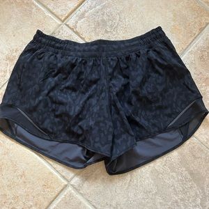 Lululemon Hotty Hot Shorts 4in